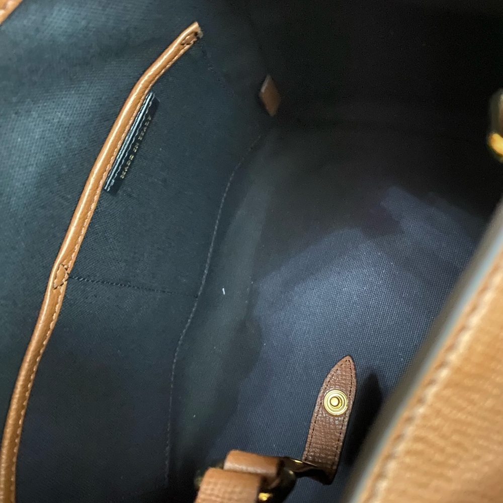 NWT Burberry tote Handbag - Picture 12 of 16